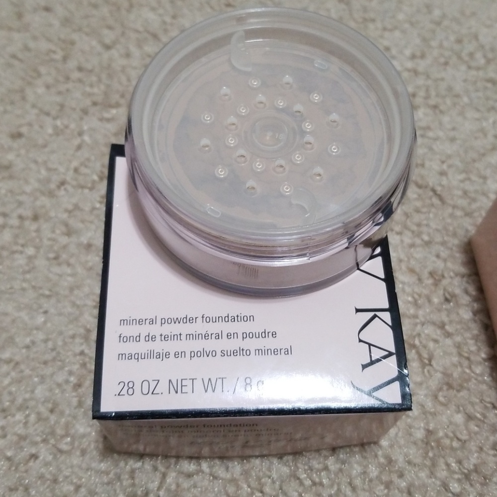 Mineral powder w/ brush